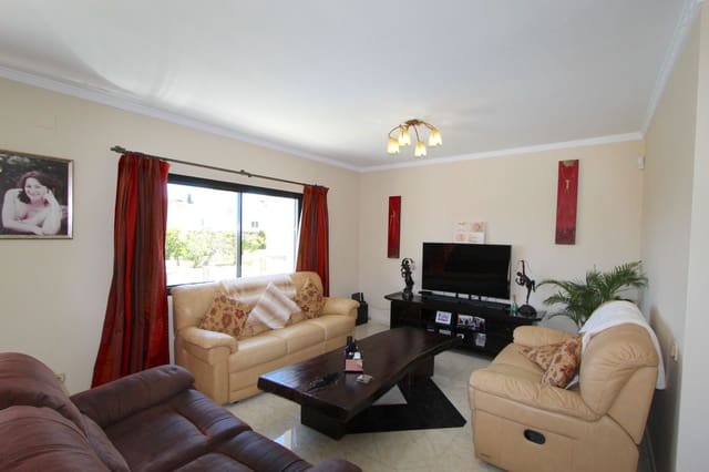 4 bedroom Villa for sale in Calahonda, Mijas with pool garage - € 750,000 (Ref: 7627877)