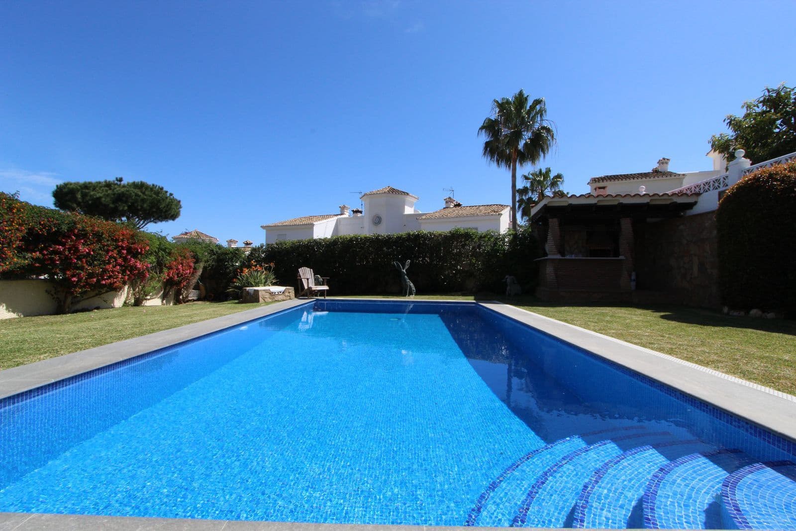 4 soverom Villa til salgs i Calahonda med svømmebasseng garasje - € 750 000 (Ref: 7627877)