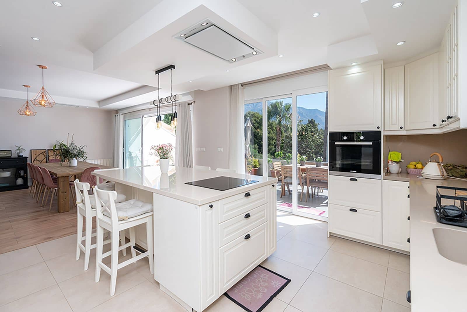 5 slaapkamer Huis te koop in Nueva Andalucia met zwembad garage - € 750.000 (Ref: 7627878)