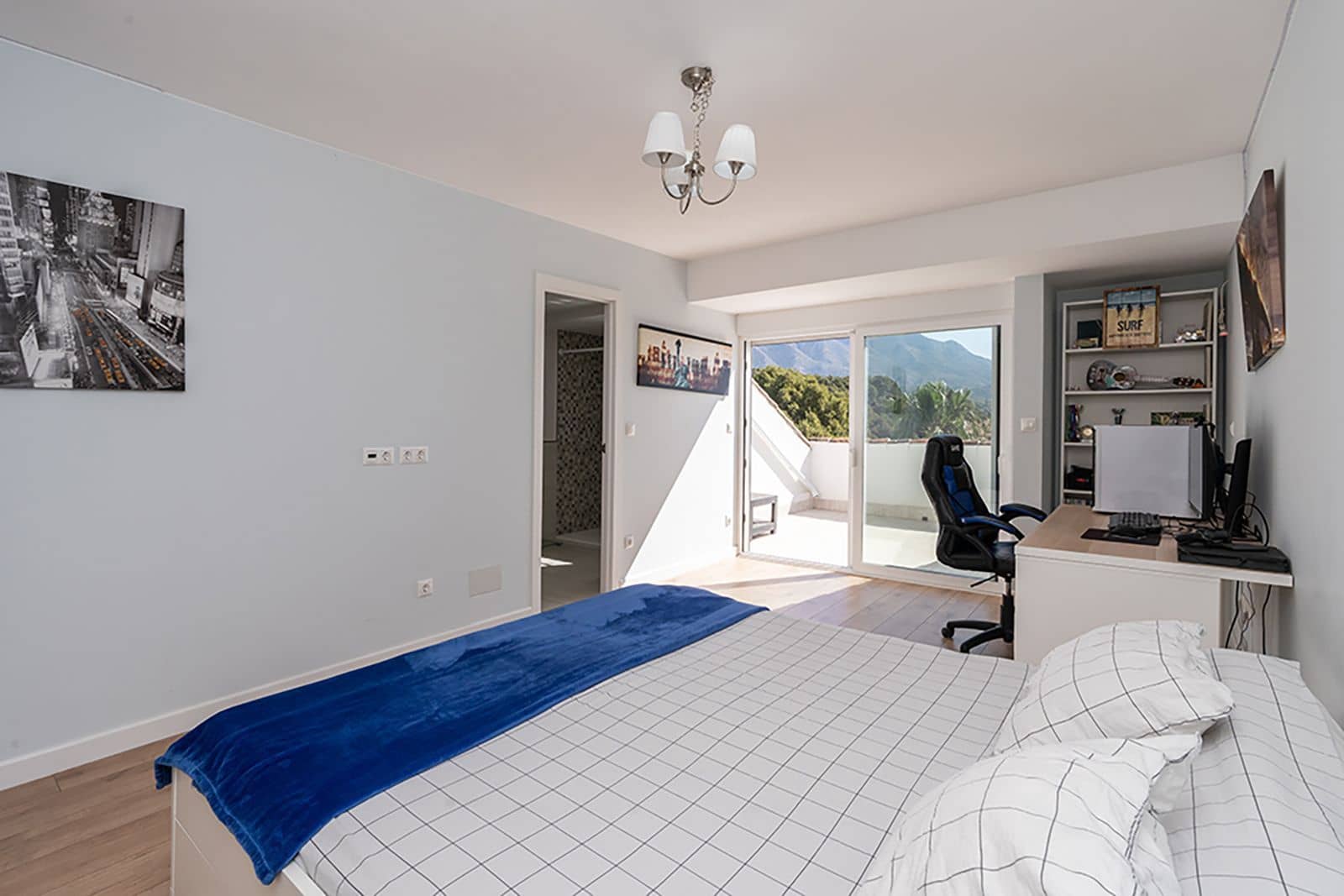 5 slaapkamer Huis te koop in Nueva Andalucia met zwembad garage - € 750.000 (Ref: 7627878)