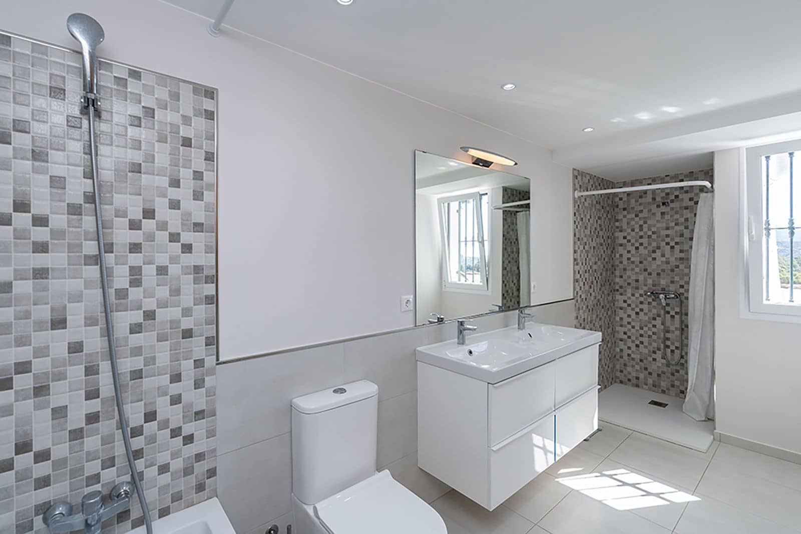 5 slaapkamer Huis te koop in Nueva Andalucia met zwembad garage - € 750.000 (Ref: 7627878)