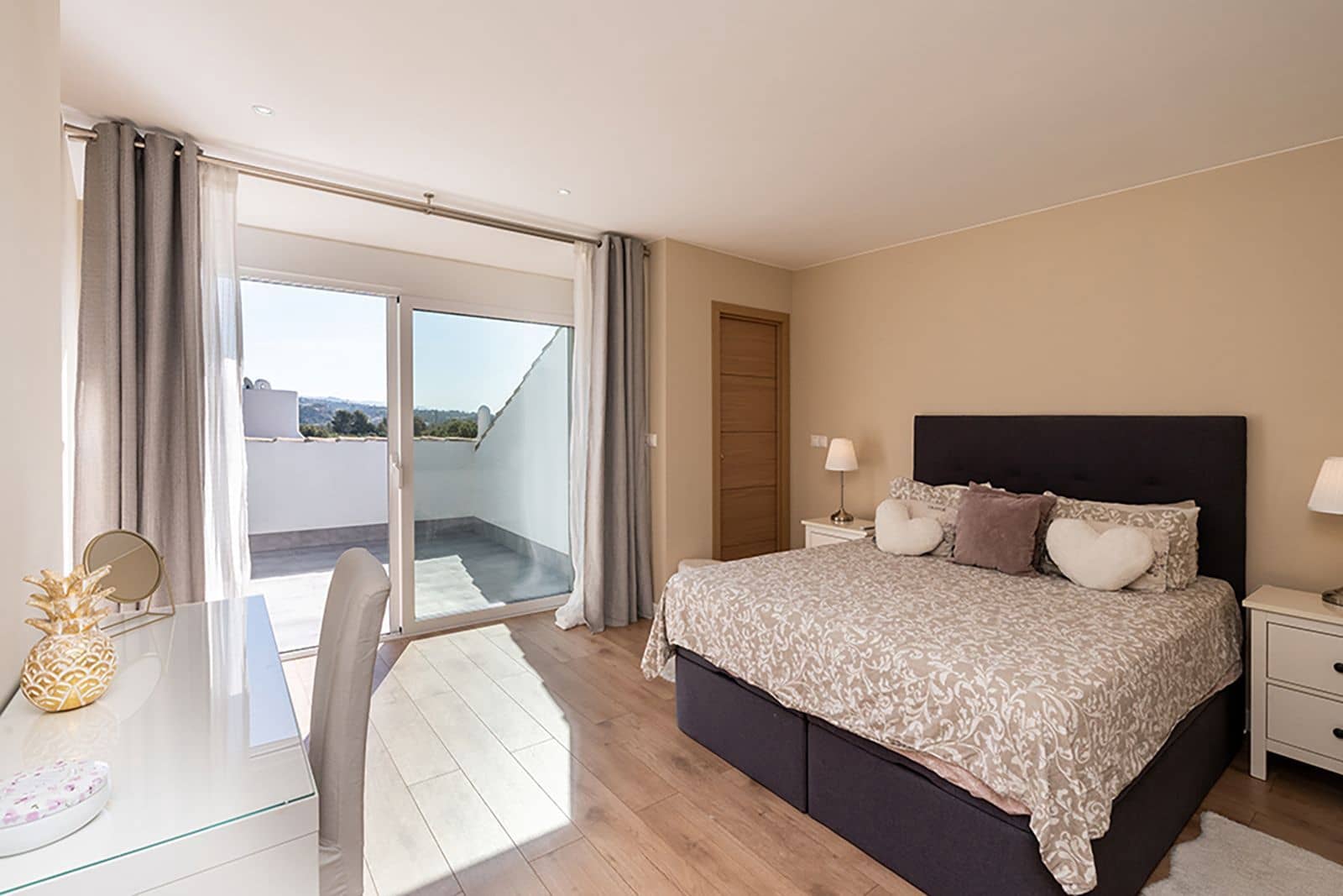 5 slaapkamer Huis te koop in Nueva Andalucia met zwembad garage - € 750.000 (Ref: 7627878)