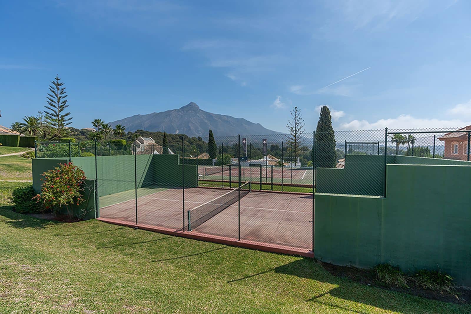 5 slaapkamer Huis te koop in Nueva Andalucia met zwembad garage - € 750.000 (Ref: 7627878)