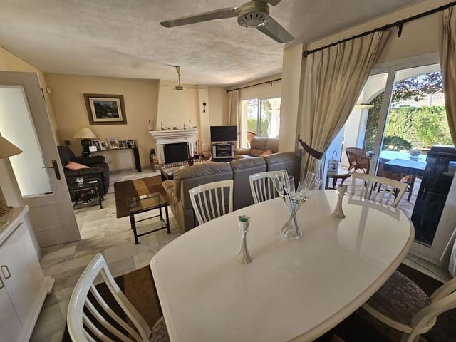 4 sovrum Villa till salu i Calahonda, Mijas med pool garage - 695 000 € (Ref: 7635638)