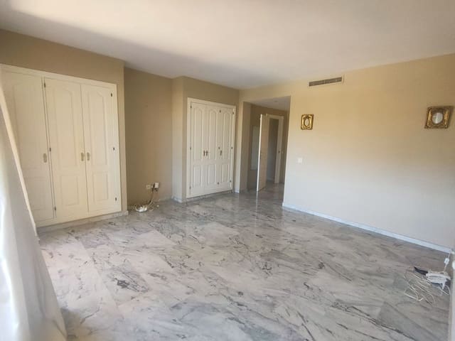 4 soverom Penthouse til salgs i Guadalmina, Marbella med svømmebasseng garasje - € 700 000 (Ref: 7670391)