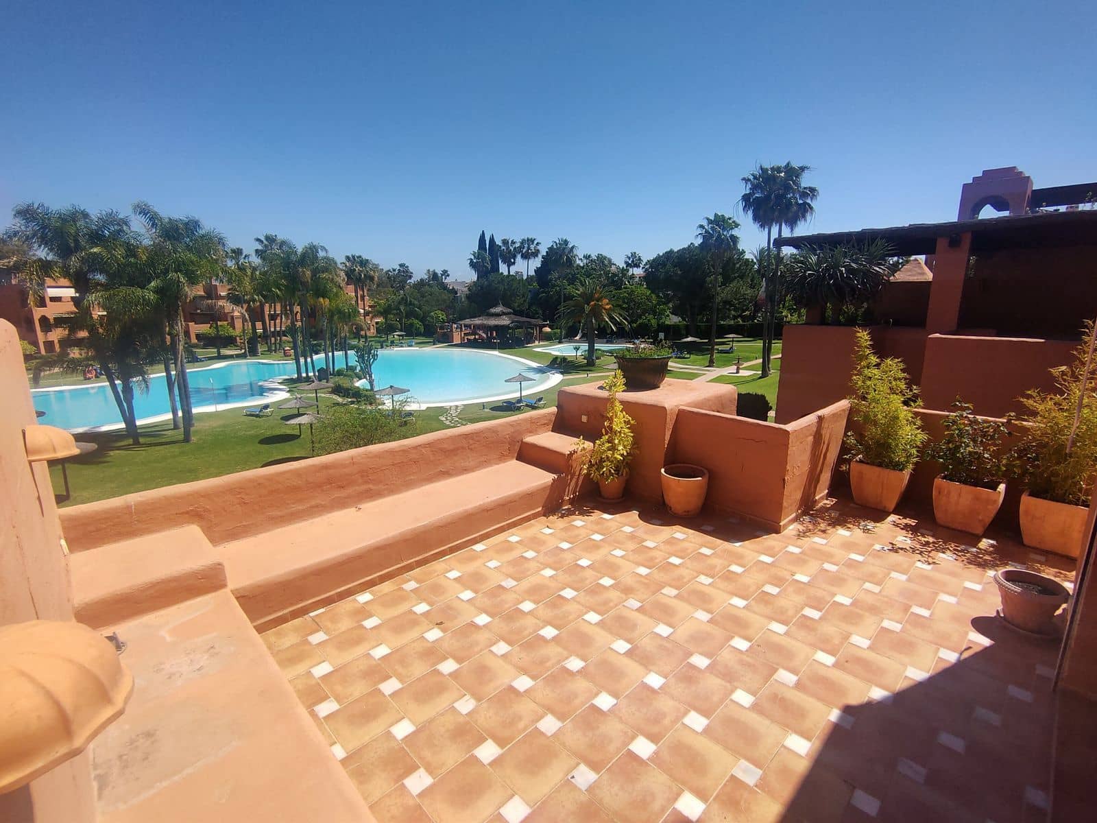 4 soveværelse Penthouse til salg i Guadalmina med swimmingpool garage - € 700.000 (Ref: 7670391)