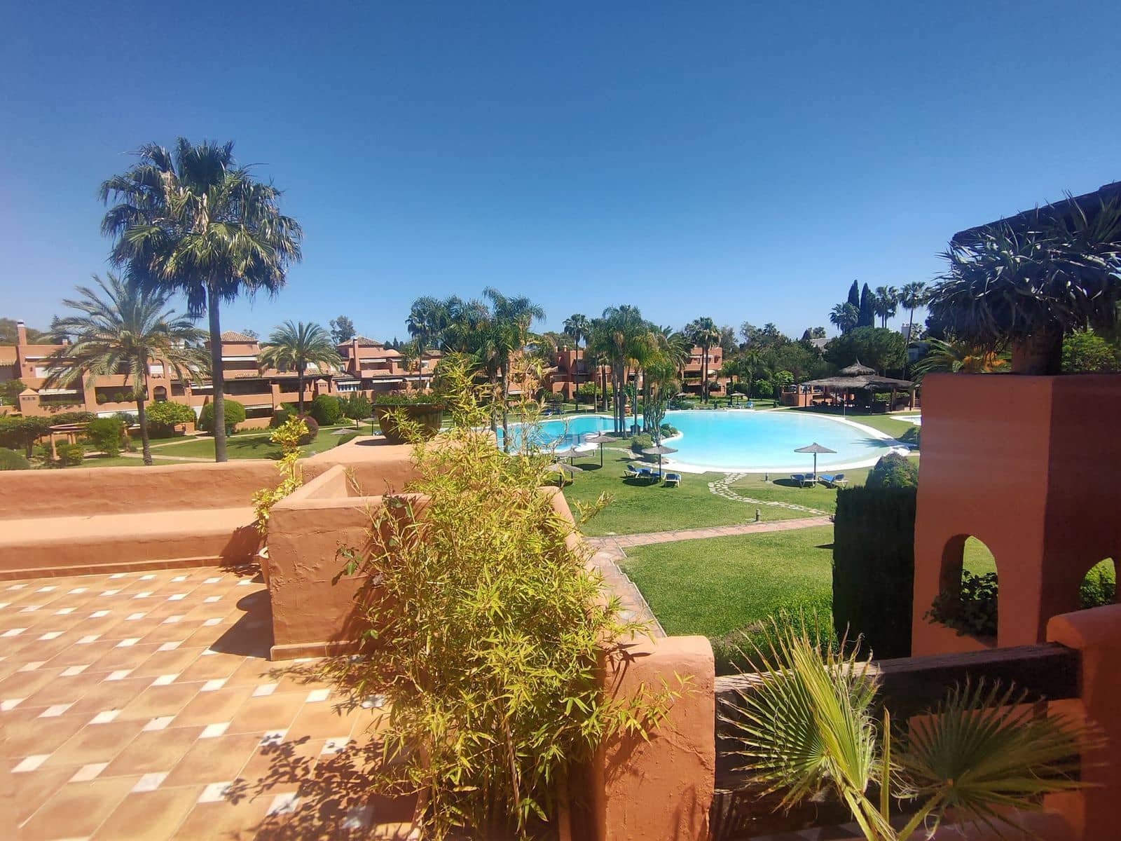 4 soveværelse Penthouse til salg i Guadalmina med swimmingpool garage - € 700.000 (Ref: 7670391)