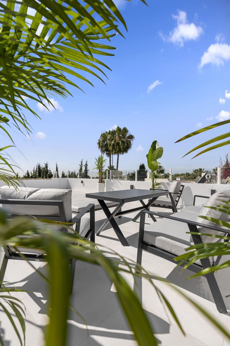 3 chambre Penthouse à vendre à Nueva Andalucia avec piscine garage - 650 000 € (Ref: 7670392)