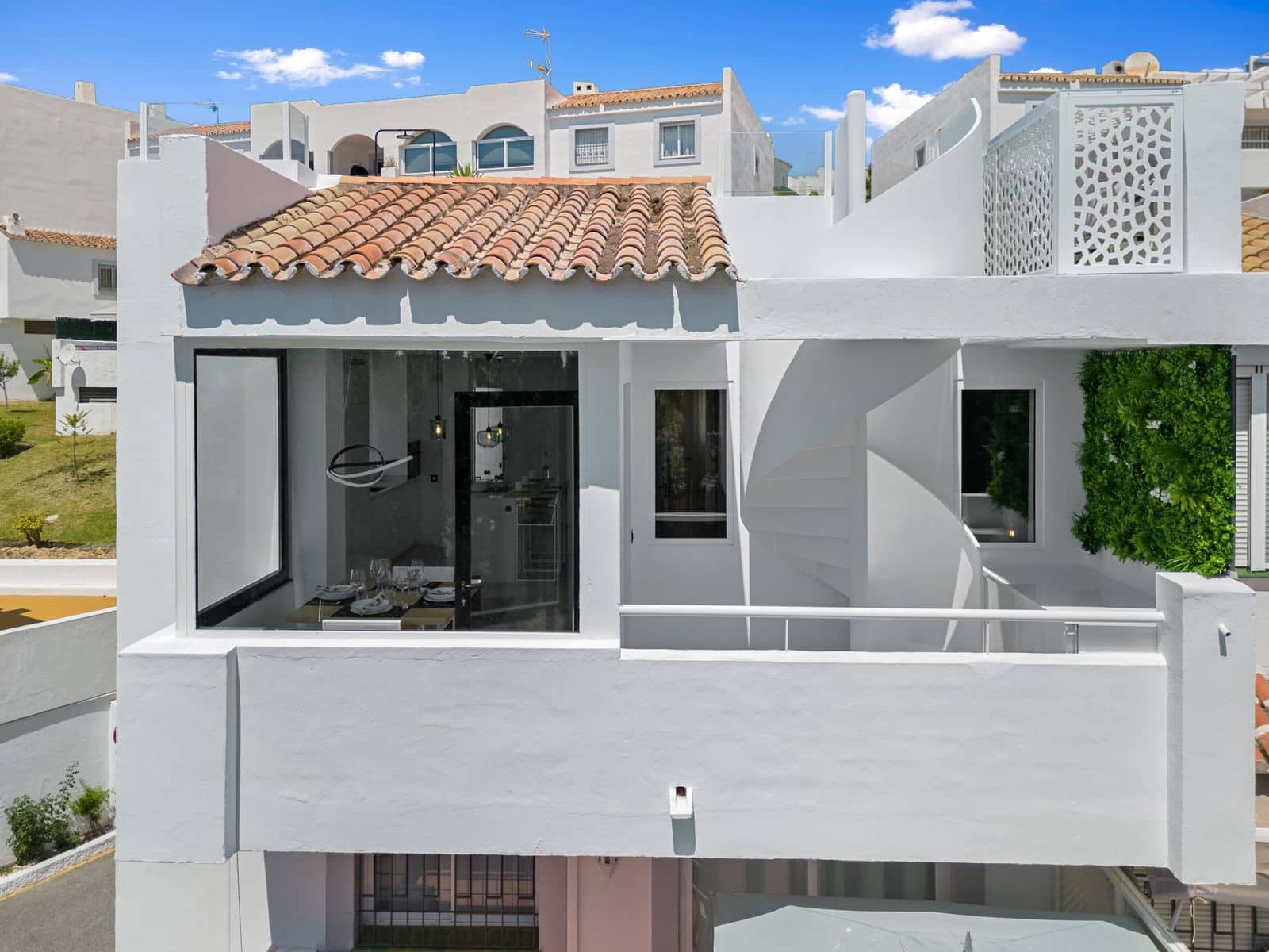 3 chambre Penthouse à vendre à Nueva Andalucia avec piscine garage - 650 000 € (Ref: 7670392)