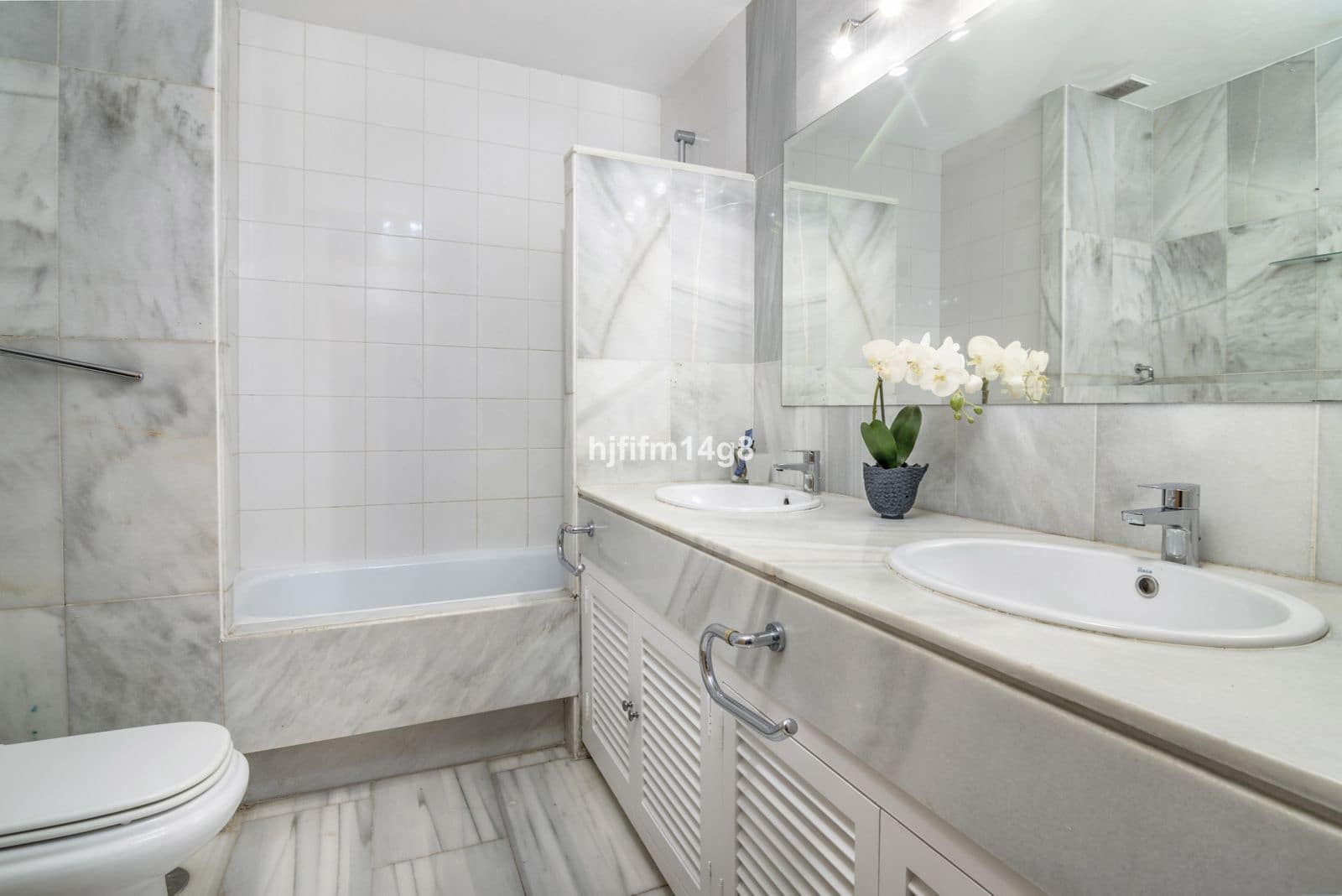 3 soveværelse Byhus til salg i Nueva Andalucia med swimmingpool garage - € 565.000 (Ref: 7683240)