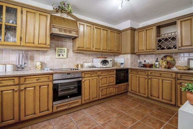 3 slaapkamer Huis te koop in Nueva Andalucia, Marbella met zwembad garage - € 565.000 (Ref: 7683240)