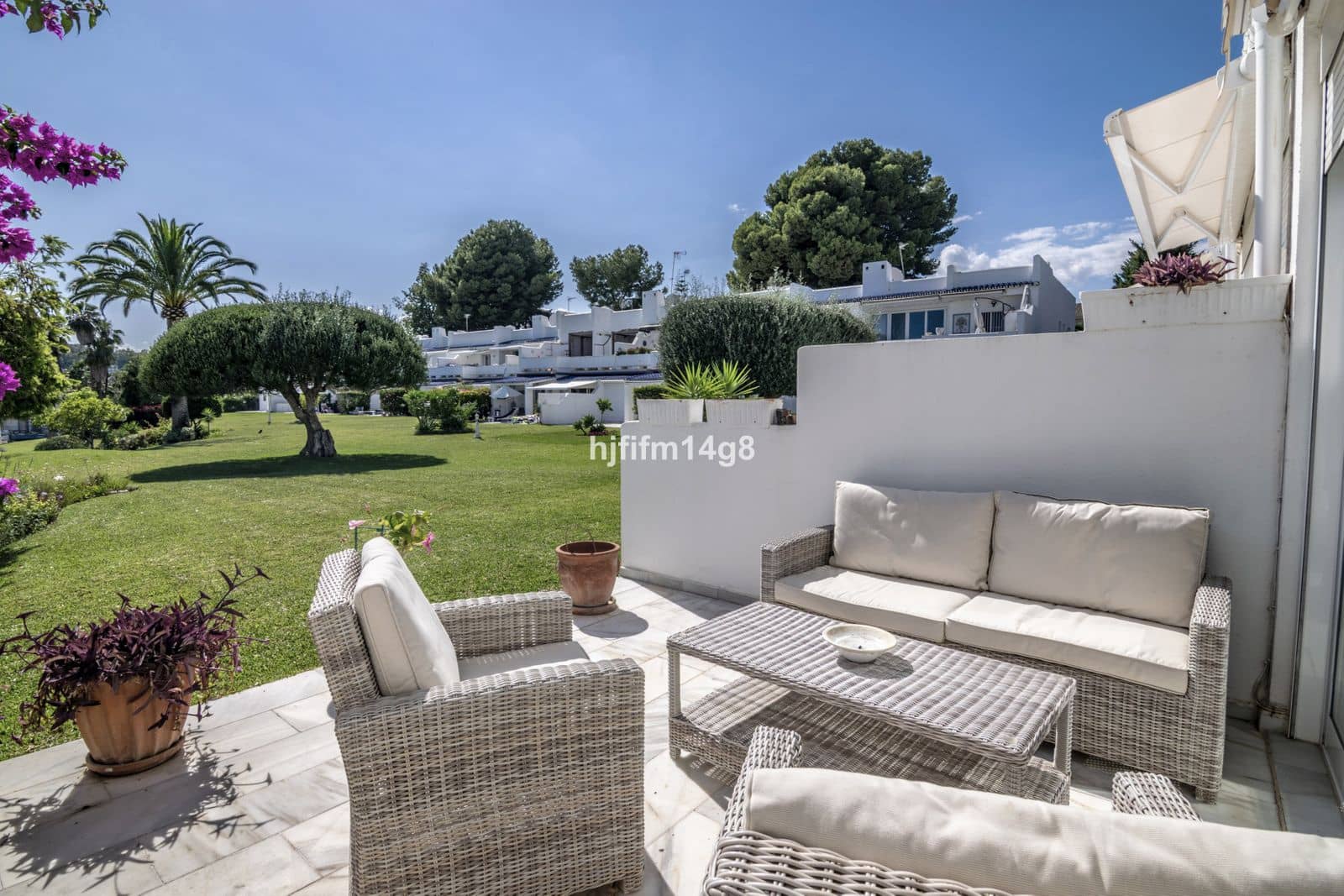 3 soveværelse Byhus til salg i Nueva Andalucia med swimmingpool garage - € 565.000 (Ref: 7683240)