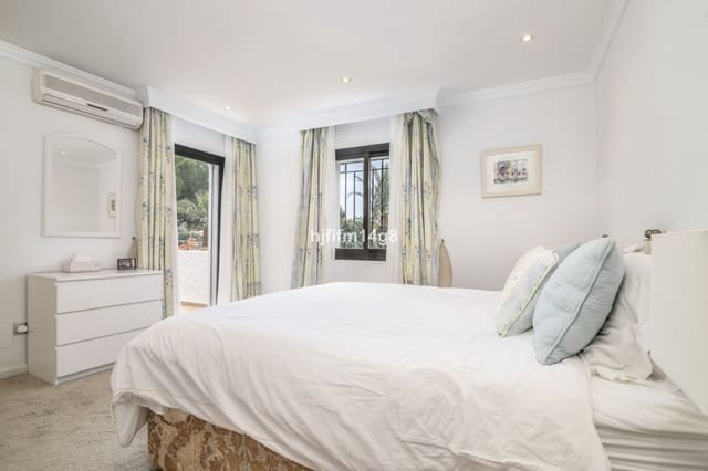 3 soverom Hus til salgs i Nueva Andalucia, Marbella med svømmebasseng garasje - € 635 000 (Ref: 7685070)