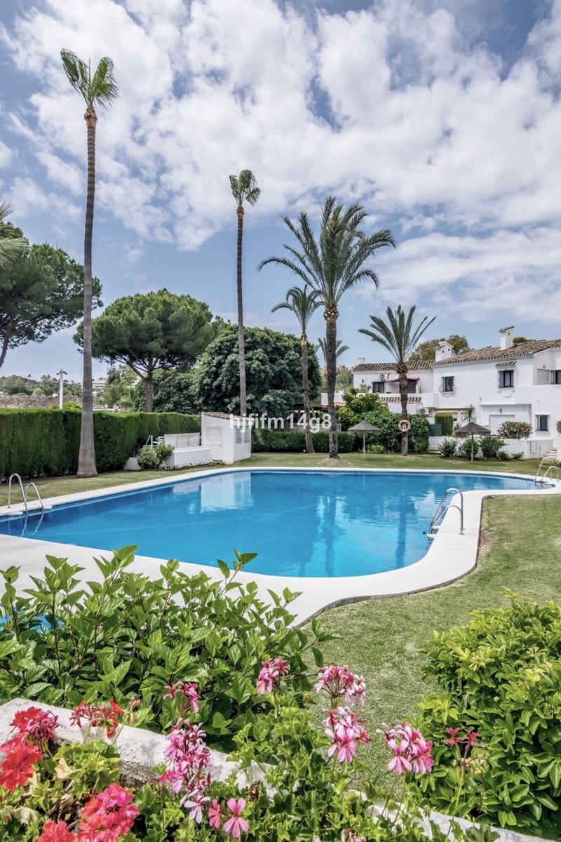 3 sovrum Hus till salu i Nueva Andalucia med pool garage - 635 000 € (Ref: 7685070)