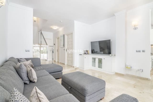 3 soverom Hus til salgs i Nueva Andalucia, Marbella med svømmebasseng garasje - € 635 000 (Ref: 7685070)