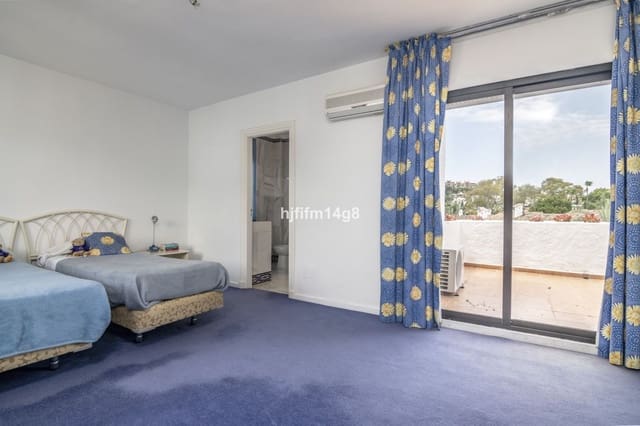 3 soverom Hus til salgs i Nueva Andalucia, Marbella med svømmebasseng garasje - € 635 000 (Ref: 7685070)