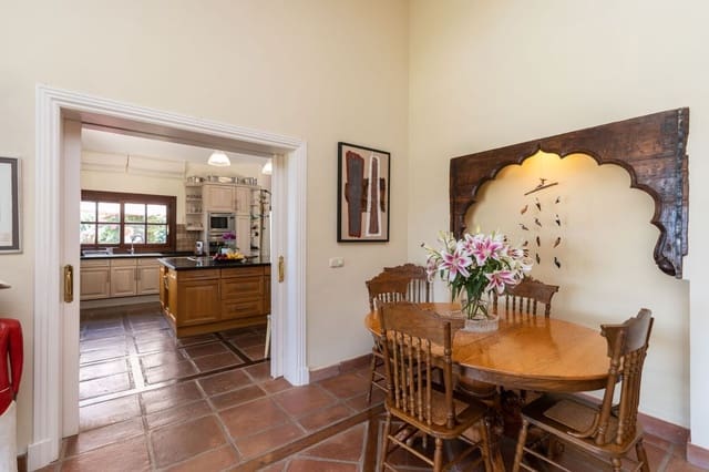 3 soverom Villa til salgs i Benahavís med svømmebasseng garasje - € 1 950 000 (Ref: 7685071)