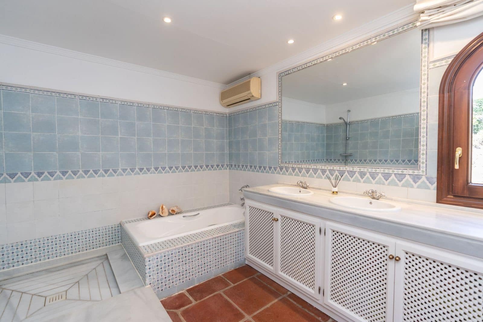 3 soverom Villa til salgs i Benahavis med svømmebasseng garasje - € 1 950 000 (Ref: 7685071)