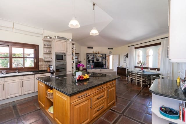 3 soverom Villa til salgs i Benahavís med svømmebasseng garasje - € 1 950 000 (Ref: 7685071)