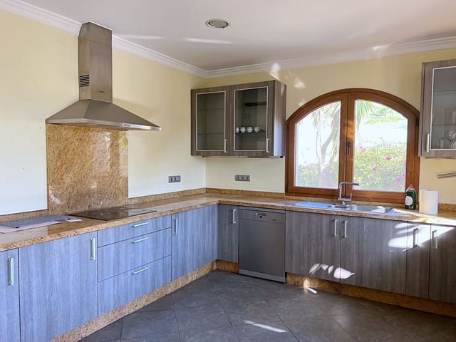 5 slaapkamer Villa te koop in El Paraiso, Estepona met zwembad garage - € 1.699.000 (Ref: 7694445)