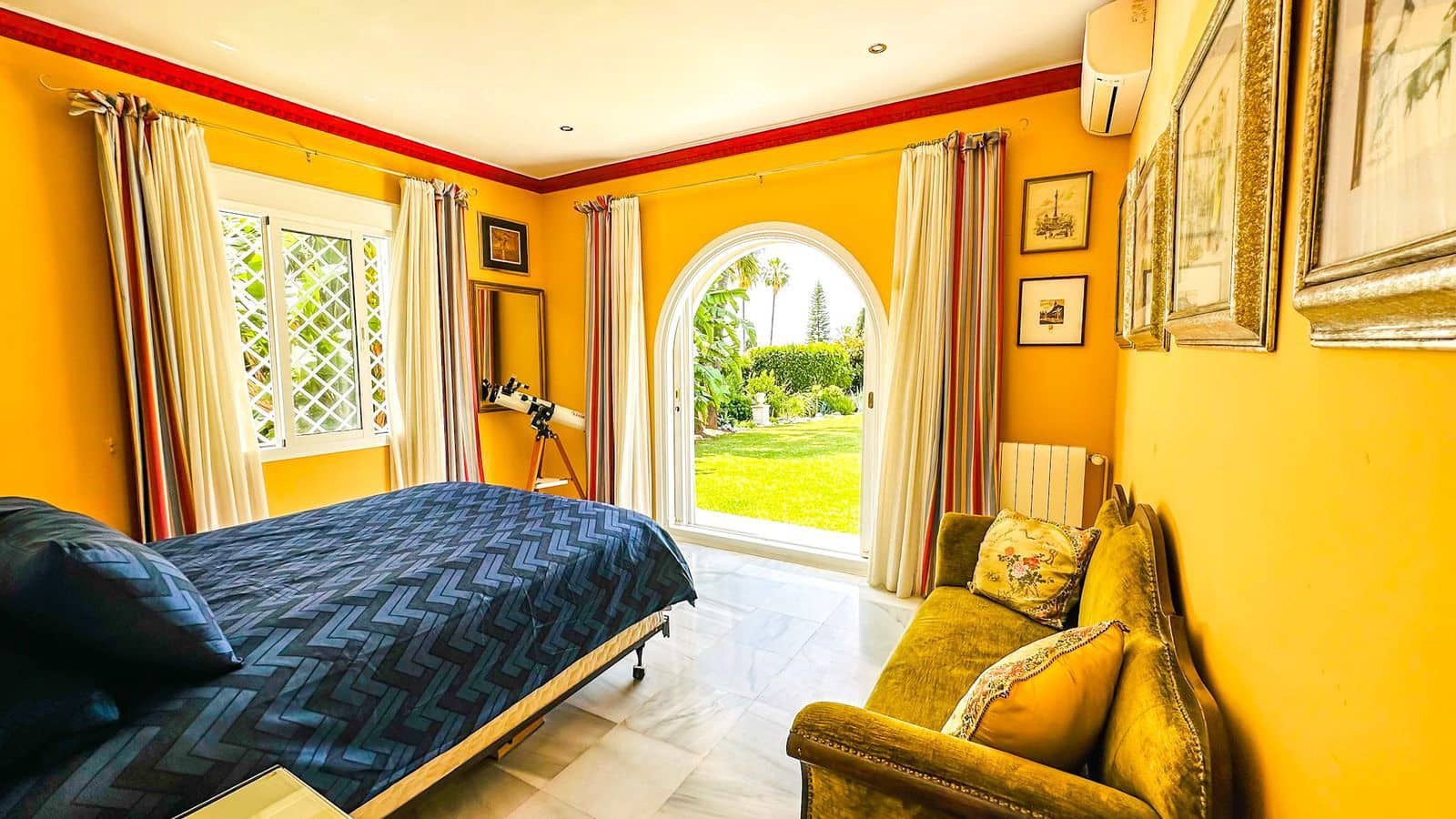 4 soverom Villa til salgs i El Paraiso med svømmebasseng garasje - € 1 980 000 (Ref: 7698981)