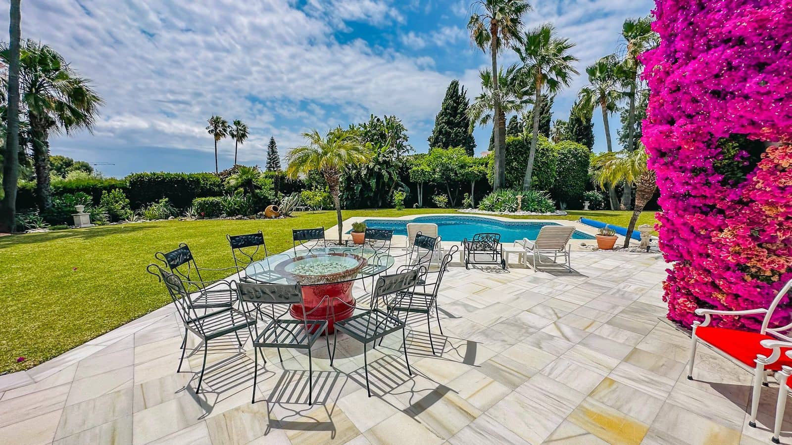 4 soverom Villa til salgs i El Paraiso med svømmebasseng garasje - € 1 980 000 (Ref: 7698981)