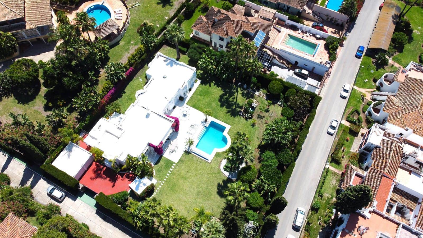 4 soverom Villa til salgs i El Paraiso med svømmebasseng garasje - € 1 980 000 (Ref: 7698981)