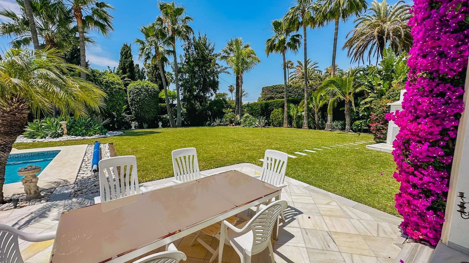 4 soverom Villa til salgs i El Paraiso med svømmebasseng garasje - € 1 980 000 (Ref: 7698981)