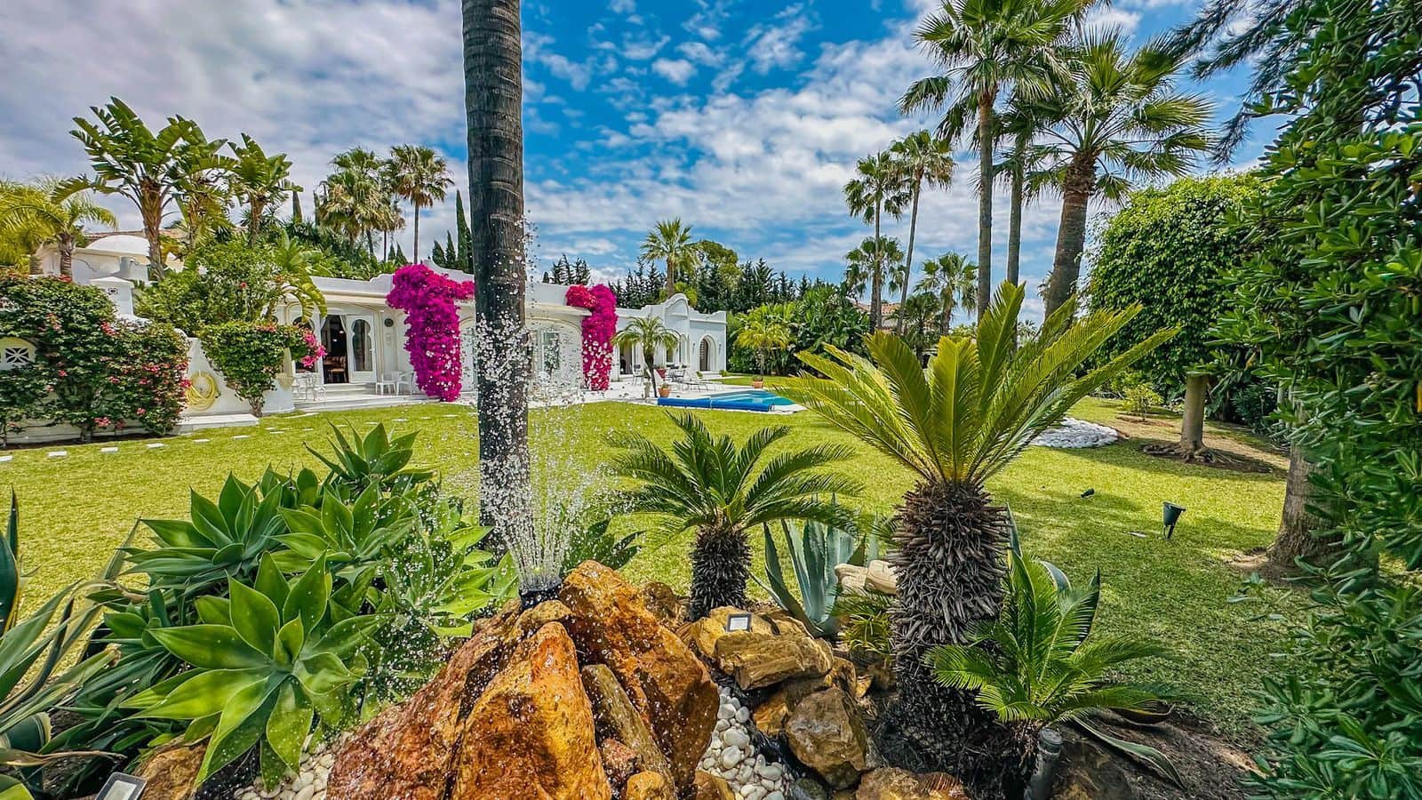 4 soverom Villa til salgs i El Paraiso med svømmebasseng garasje - € 1 980 000 (Ref: 7698981)