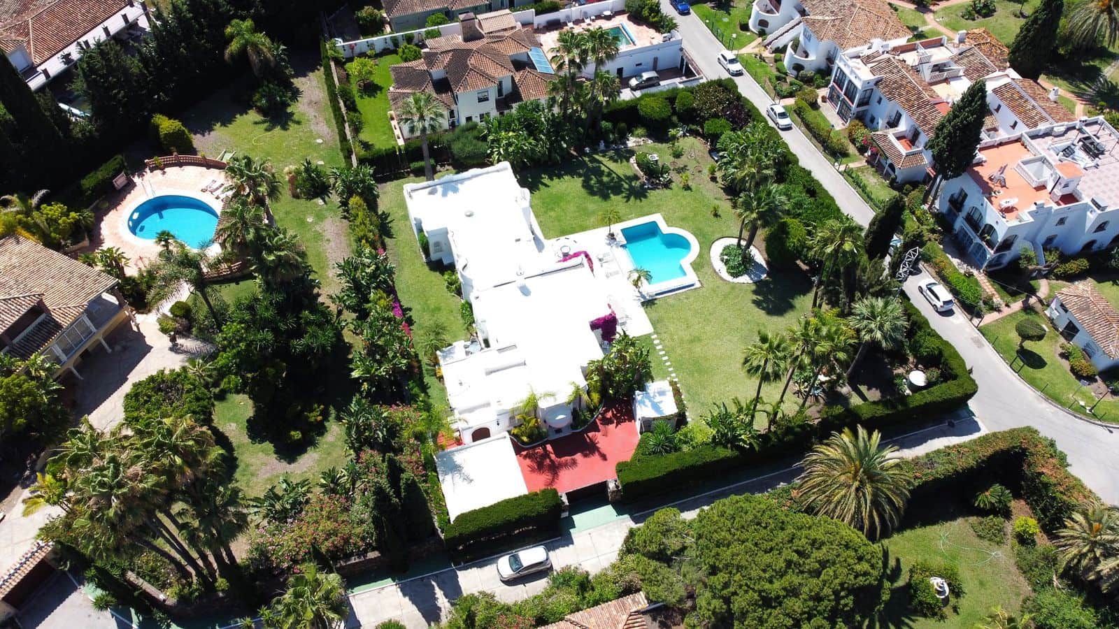 4 soverom Villa til salgs i El Paraiso med svømmebasseng garasje - € 1 980 000 (Ref: 7698981)