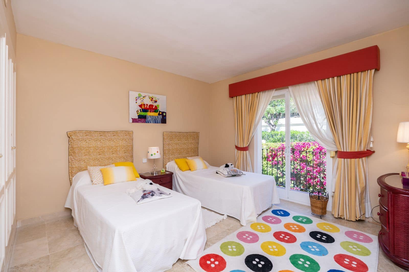 4 soveværelse Villa til salg i La Quinta med swimmingpool garage - € 840.000 (Ref: 7698983)