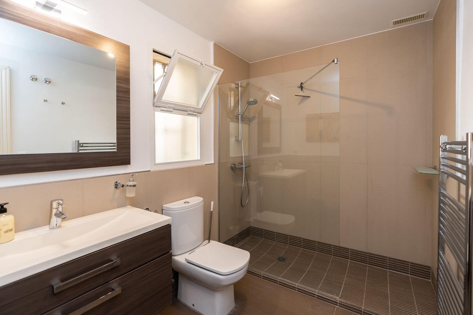 4 soveværelse Villa til salg i La Quinta med swimmingpool garage - € 840.000 (Ref: 7698983)