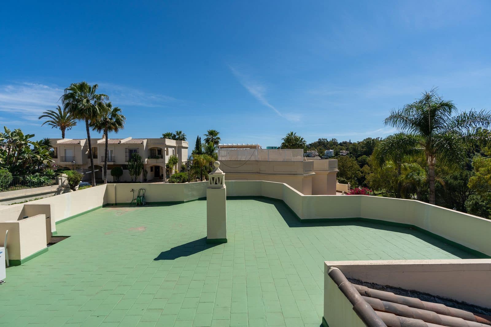 4 soveværelse Villa til salg i La Quinta med swimmingpool garage - € 840.000 (Ref: 7698983)