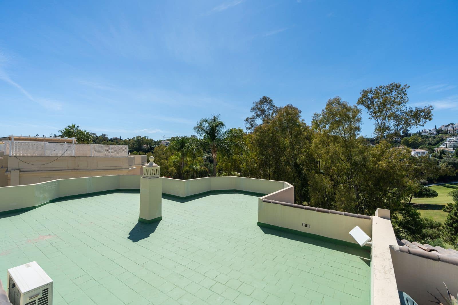 4 soveværelse Villa til salg i La Quinta med swimmingpool garage - € 840.000 (Ref: 7698983)