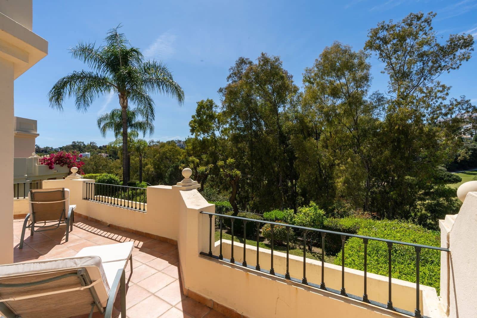 4 soveværelse Villa til salg i La Quinta med swimmingpool garage - € 840.000 (Ref: 7698983)