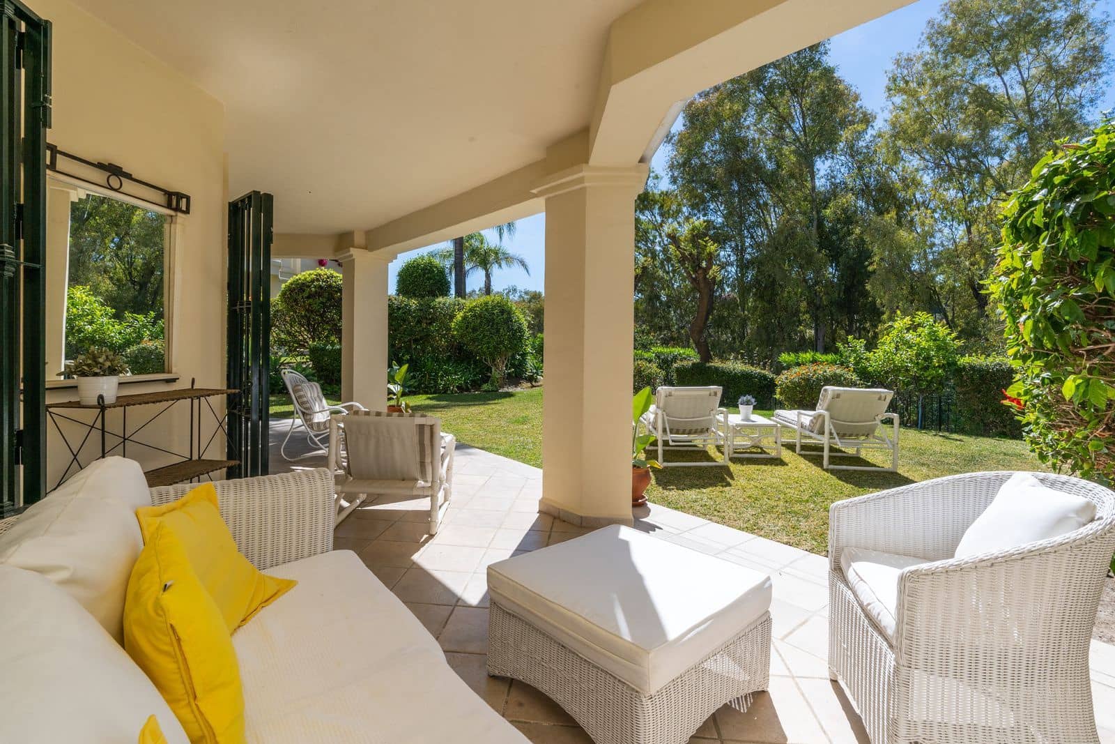 4 soveværelse Villa til salg i La Quinta med swimmingpool garage - € 840.000 (Ref: 7698983)