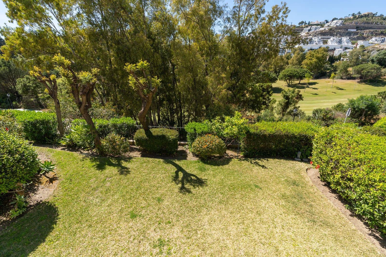 4 soveværelse Villa til salg i La Quinta med swimmingpool garage - € 840.000 (Ref: 7698983)