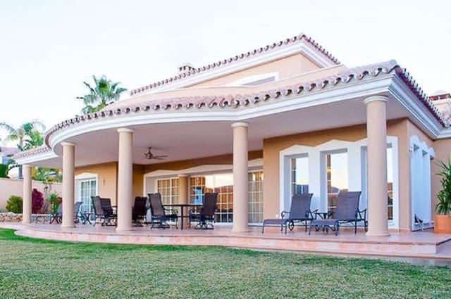 4 soveværelse Villa til salg i Mijas Golf, Mijas med swimmingpool garage - € 1.495.000 (Ref: 7703088)