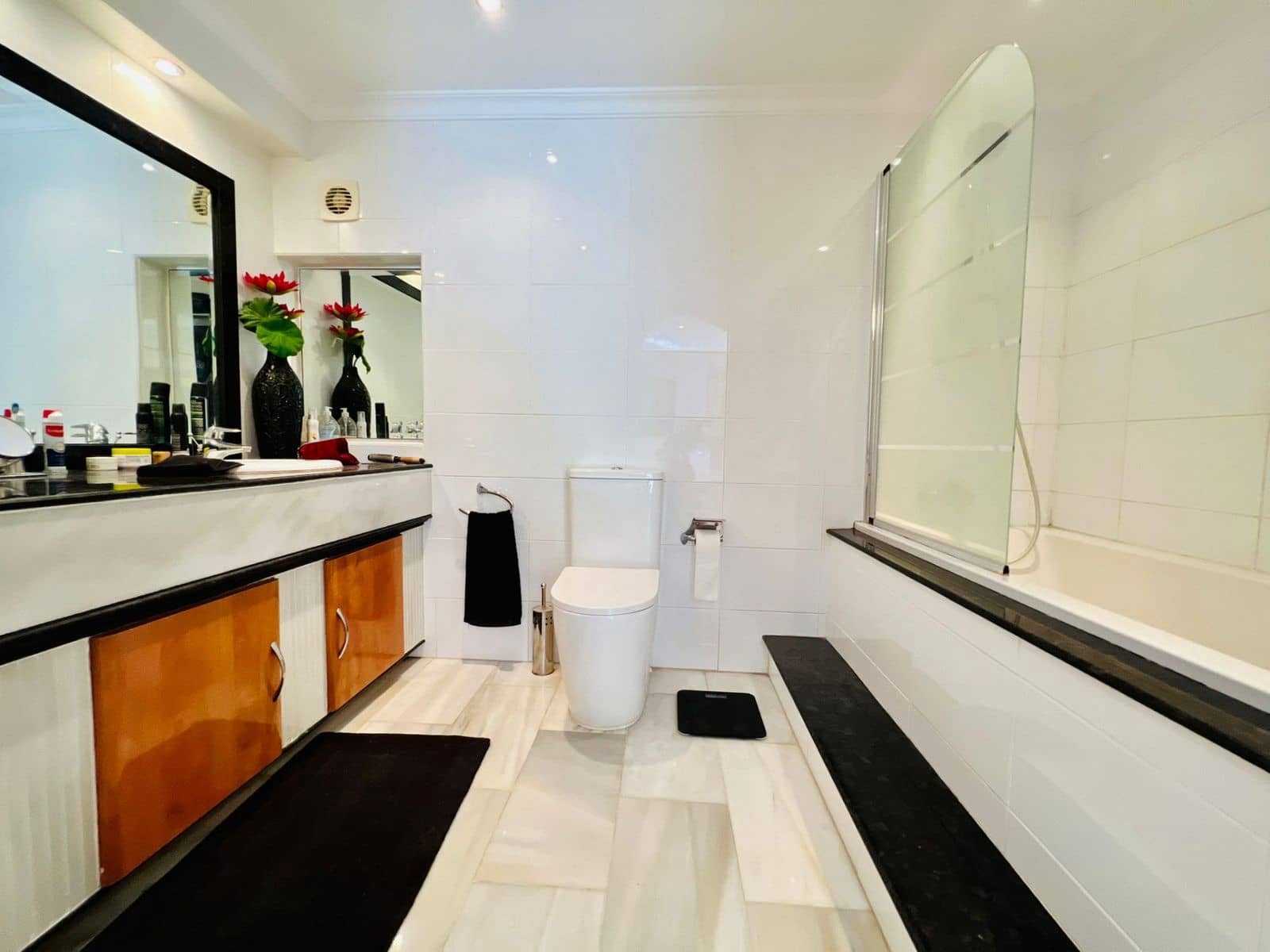 4 bedroom Villa for sale in Nueva Andalucia with pool garage - € 1,450,000 (Ref: 7731680)