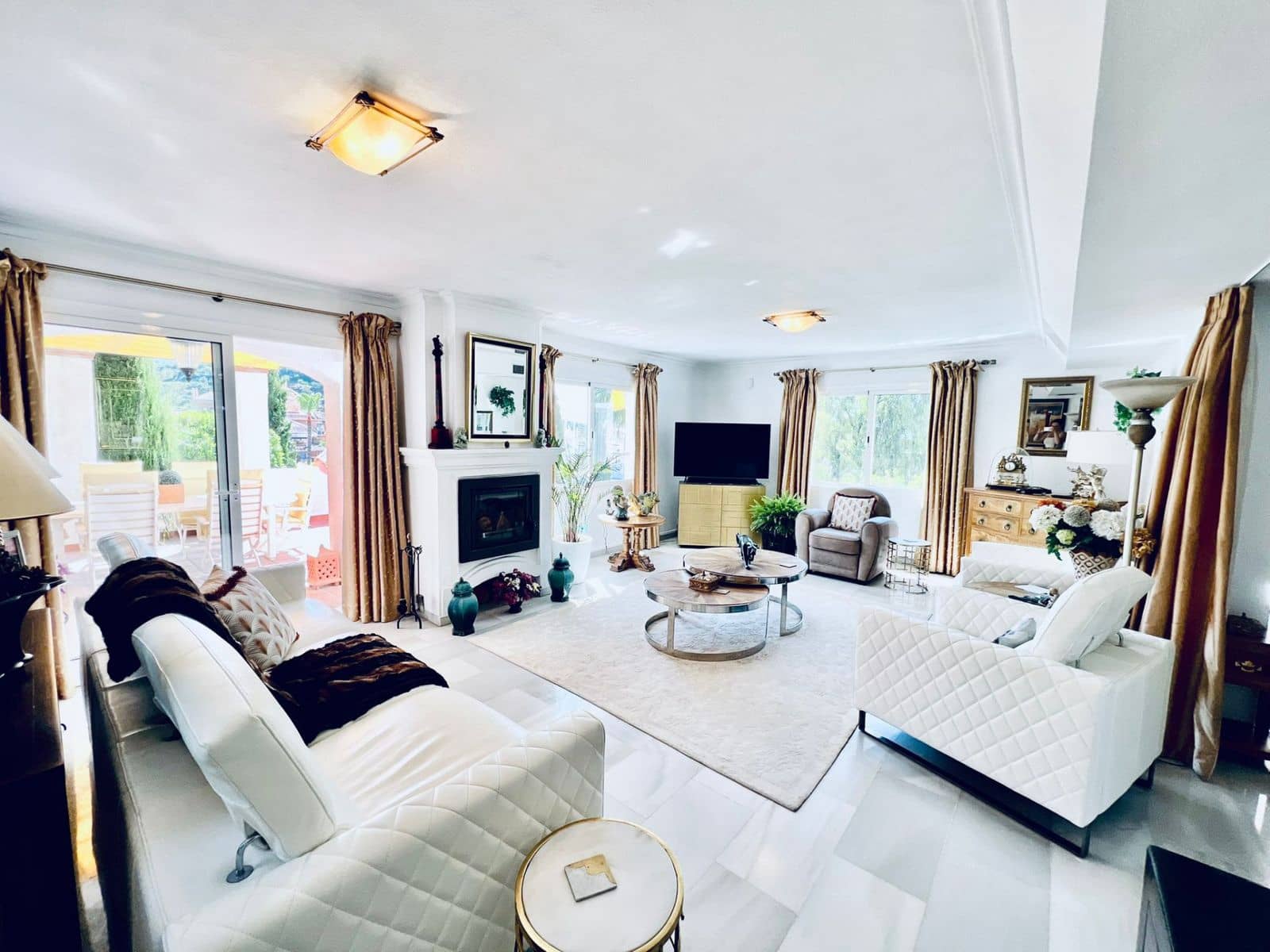 4 bedroom Villa for sale in Nueva Andalucia with pool garage - € 1,450,000 (Ref: 7731680)