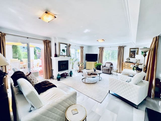 4 soveværelse Villa til salg i Nueva Andalucia, Marbella med swimmingpool garage - € 1.450.000 (Ref: 7731680)