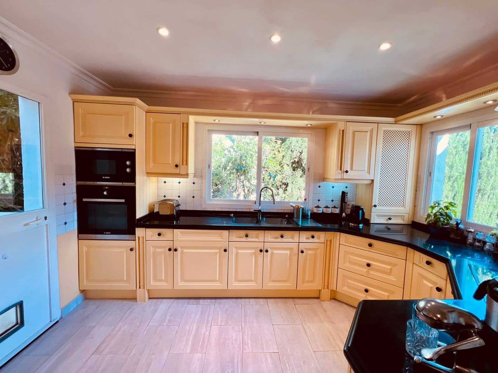 4 bedroom Villa for sale in Nueva Andalucia with pool garage - € 1,450,000 (Ref: 7731680)