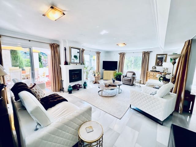 4 soveværelse Villa til salg i Nueva Andalucia, Marbella med swimmingpool garage - € 1.450.000 (Ref: 7731680)