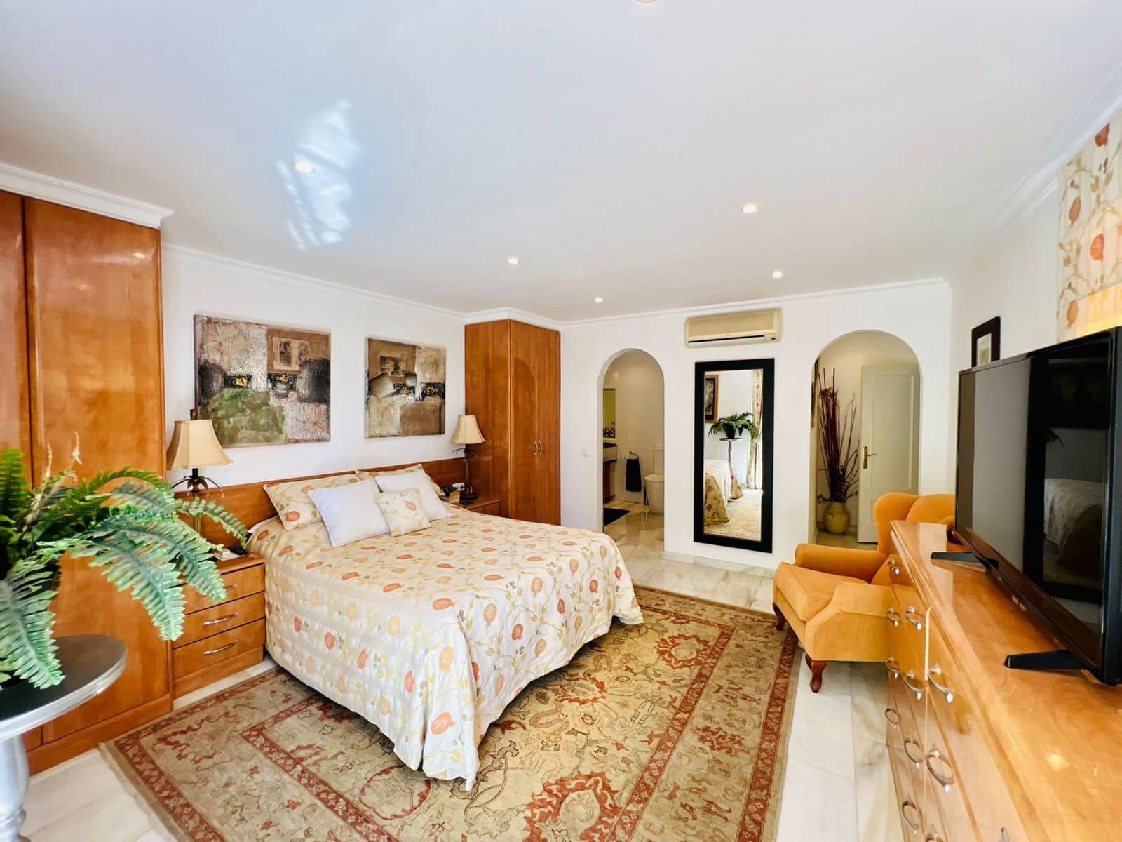 4 bedroom Villa for sale in Nueva Andalucia with pool garage - € 1,450,000 (Ref: 7731680)