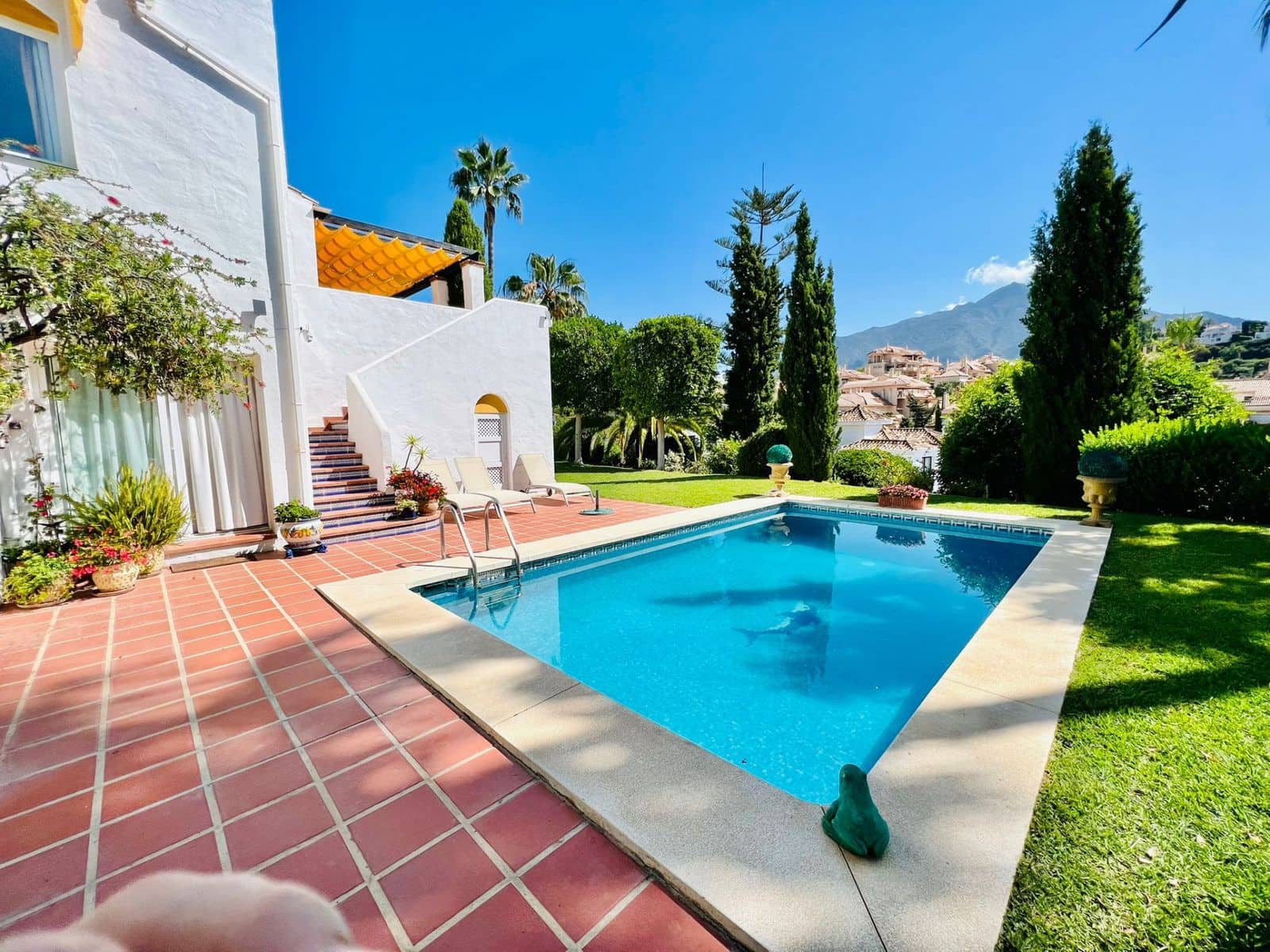 4 bedroom Villa for sale in Nueva Andalucia with pool garage - € 1,450,000 (Ref: 7731680)