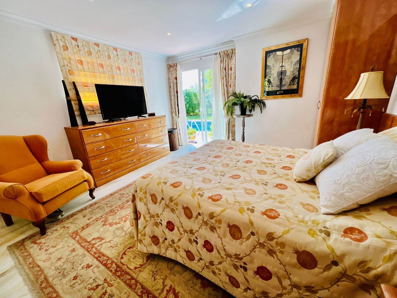 4 bedroom Villa for sale in Nueva Andalucia with pool garage - € 1,450,000 (Ref: 7731680)