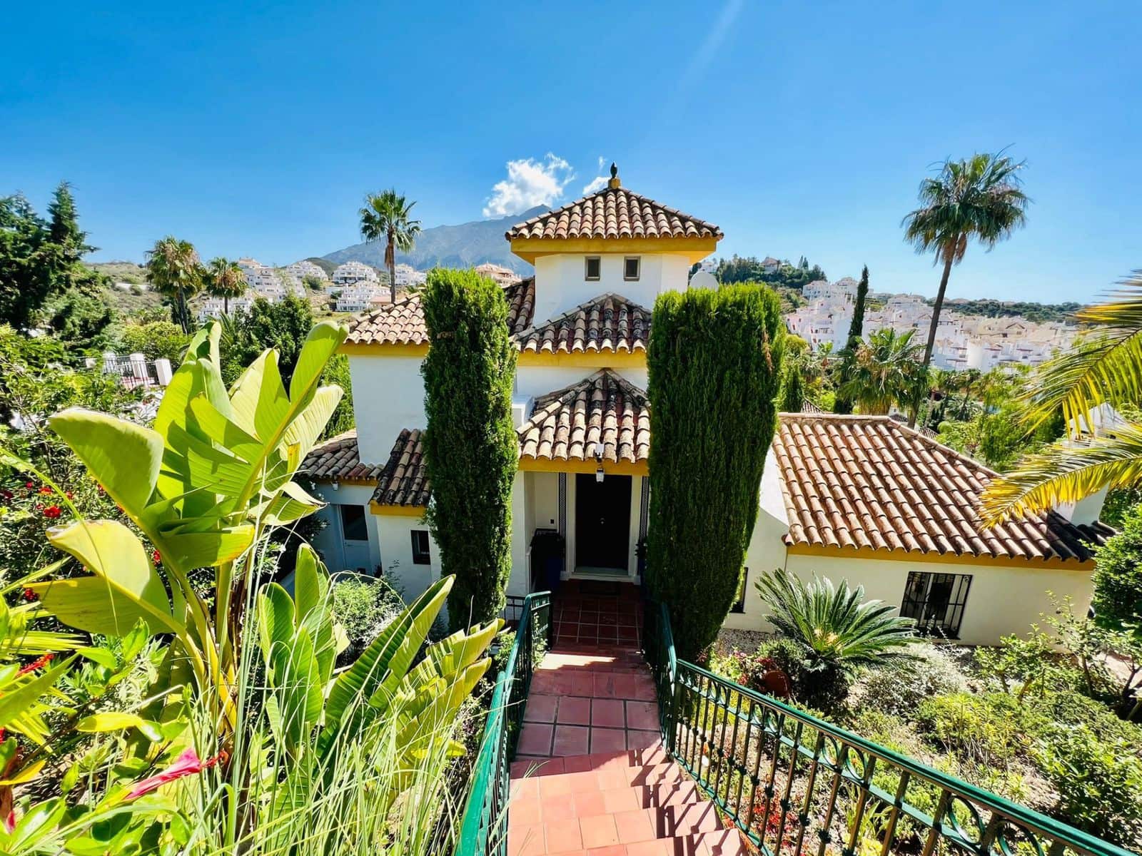 4 bedroom Villa for sale in Nueva Andalucia with pool garage - € 1,450,000 (Ref: 7731680)