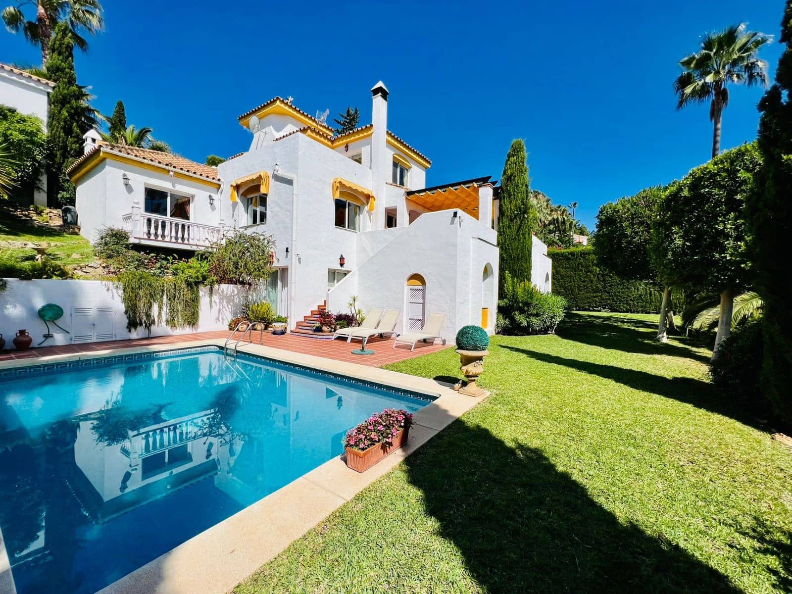 4 bedroom Villa for sale in Nueva Andalucia with pool garage - € 1,450,000 (Ref: 7731680)