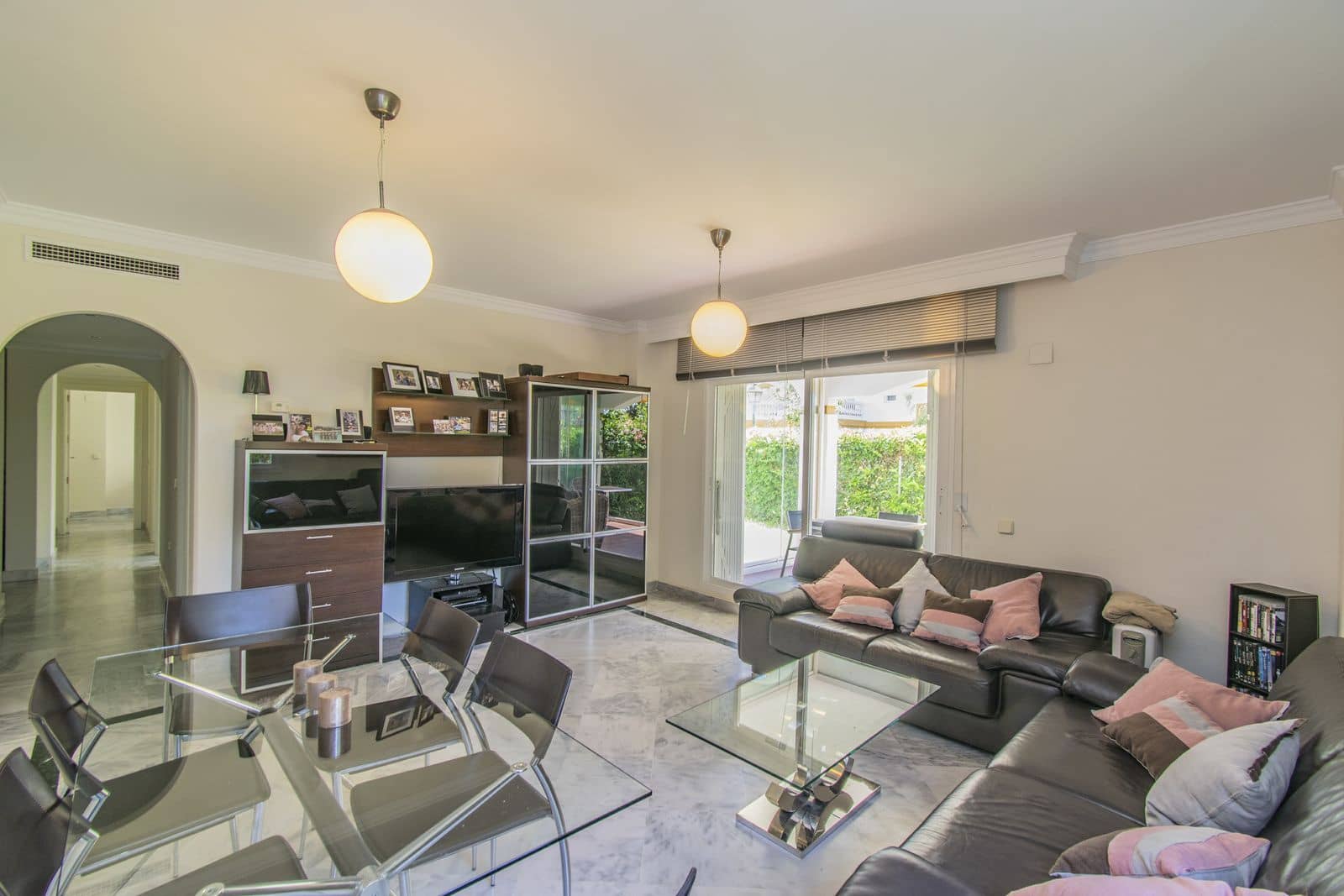 4 slaapkamer Appartement te koop in Nueva Andalucia met zwembad garage - € 580.000 (Ref: 7731681)