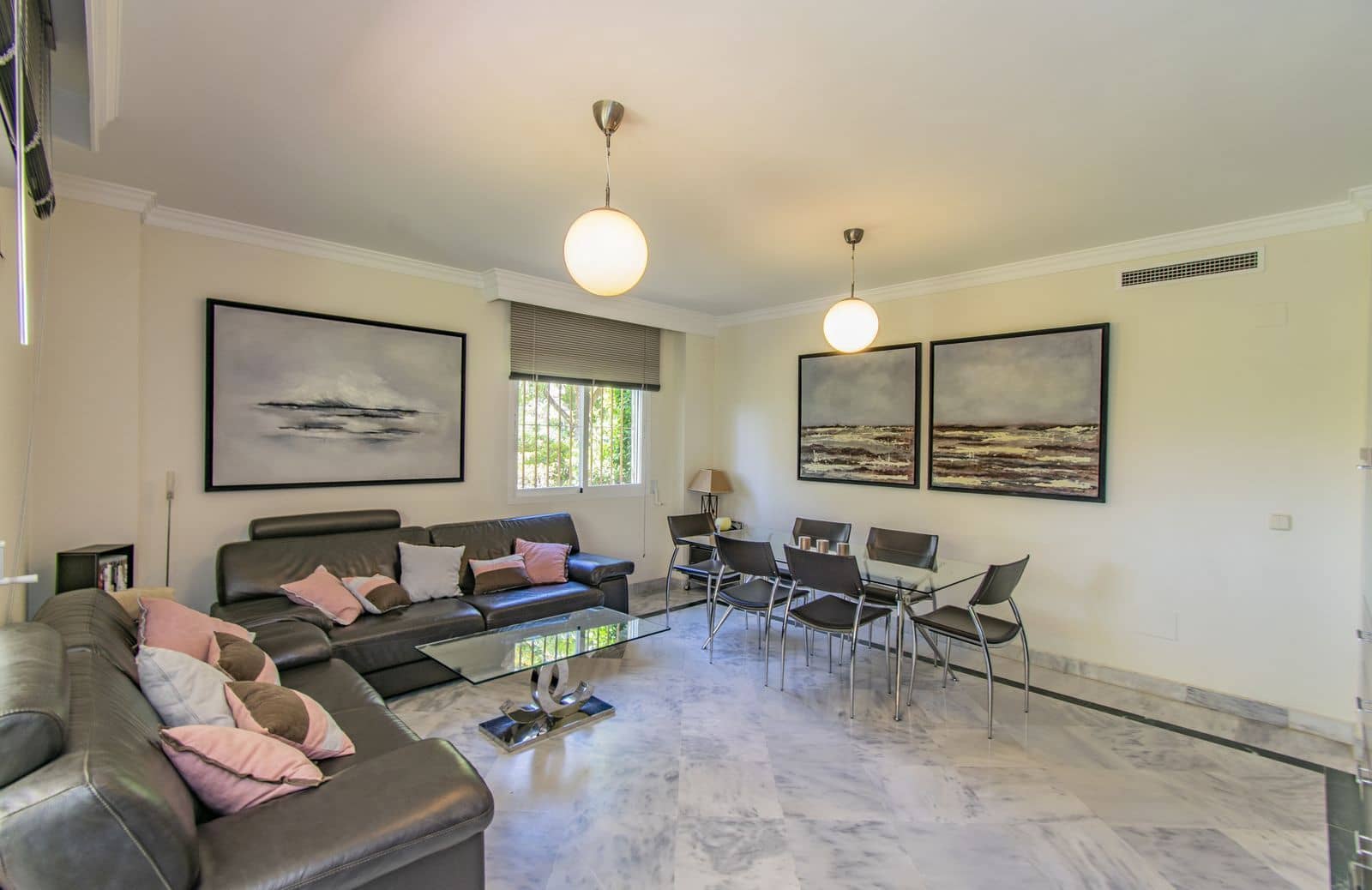 4 slaapkamer Appartement te koop in Nueva Andalucia met zwembad garage - € 580.000 (Ref: 7731681)